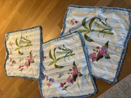 3x Kissenbezüge mit Blumenmuster & Fransen 
