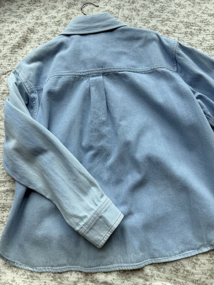Camicette, T-shirt & Top: Hellblaues Jeanshemd • Jelly Mallow – Usato da Erlenbach ZH venduto da Arti83 6