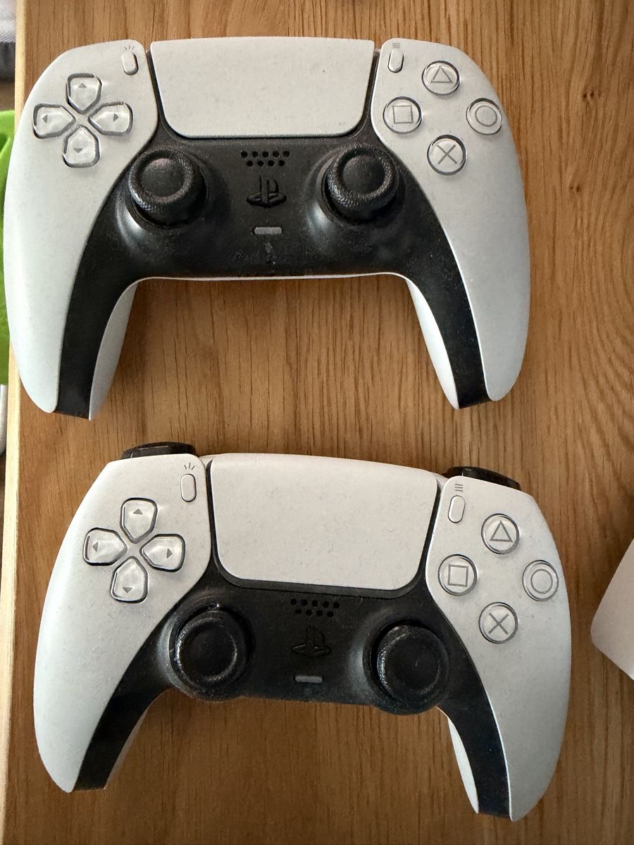Sony Consoles: Play Station 5 + 2 Controller una Spiele – Neuf (Voir description) à Seewen SZ par Orne91 1