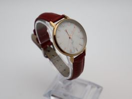 Neuwertige ungetragene Damen Uhr (läuft mit Garantie)