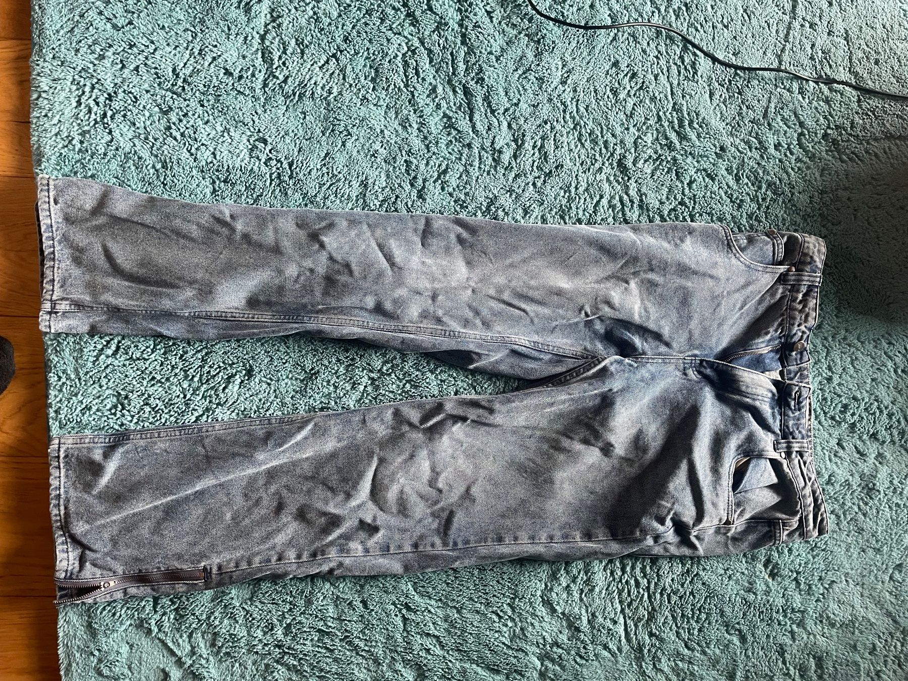 Jeans: Jeans supercrew taille 33 – Gebraucht aus Monts-de-Corsier von mol_tf27