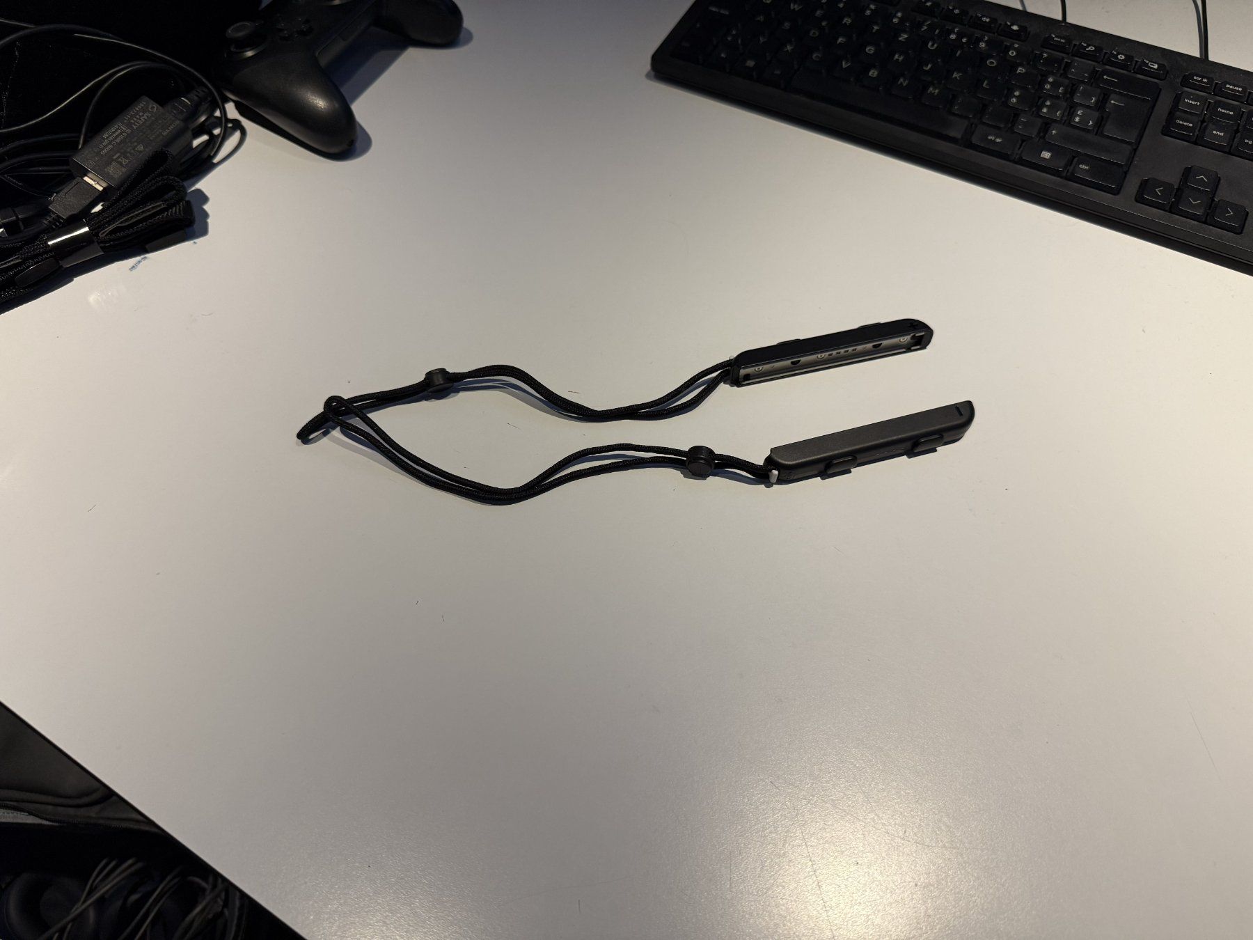 Nintendo Console: Nintendo Switch V1 Unpatched (XAJ7000...) + Pro Controller – Usato da Zürich venduto da ahr_g9qk 5
