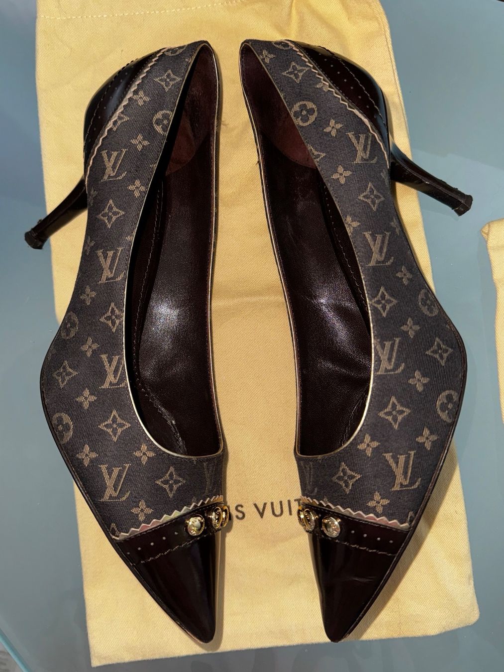 Louis Vuitton Scarpe da donna: Louis Vuitton Leder Ebene Monogram Mini Lin Raquel Pumps 40 – Usato da Suhr venduto da 1stclass 2