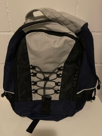 Rucksack dunkelblau/grau mit Schnürung 