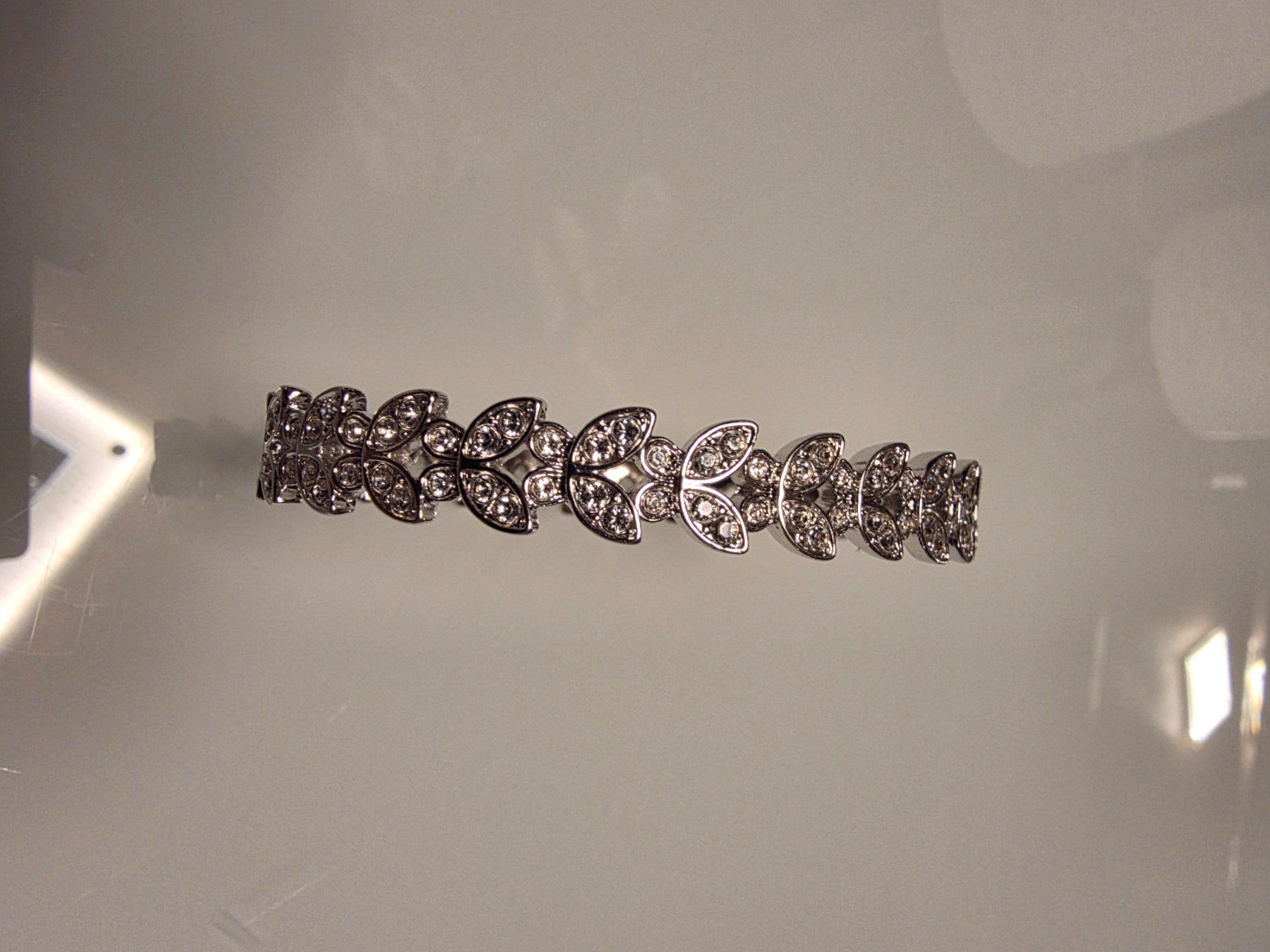 Bracciali & Braccialetti: Silberfarbenes Armband mit Muster, neuwertig, SWAROVSKI – Nuovo (secondo la descrizione) da Zürich venduto da qer_2t8q 6