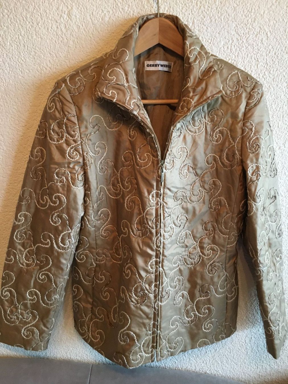 Gerry Weber Giacche: GERRY WEBER Jacke, beige, Gr. 38 – Usato da Arni AG venduto da Mimo007