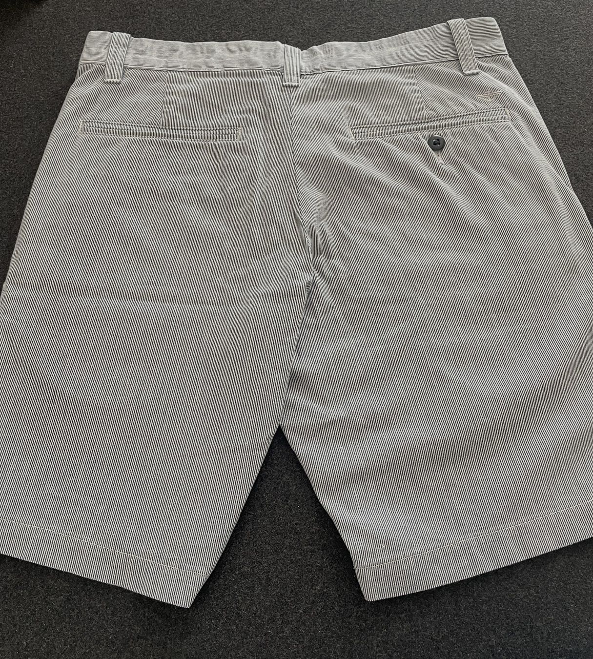 Pantaloni: Shorts Dockers Grösse 30/46 – Usato da Lugano venduto da barbhelb 5