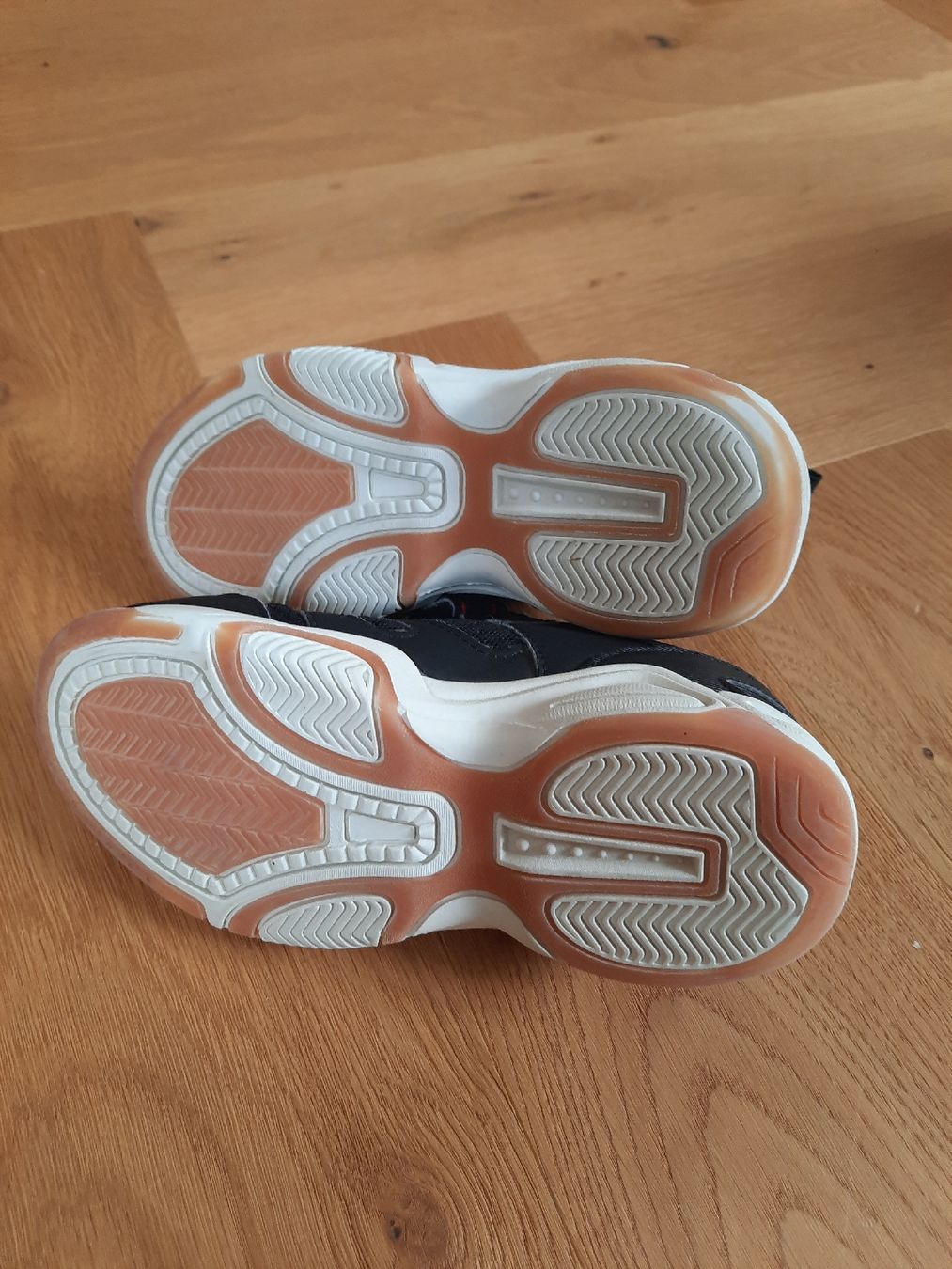 Fila Schuhe für Jungen: Fila Hallenturnschuhe Kind Grösse 30 – Gebraucht aus Melchnau von adelboden01 2