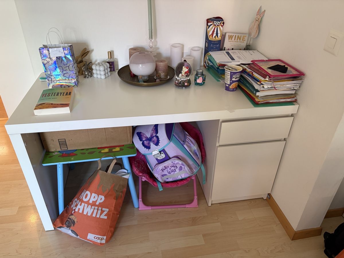 Ikea Scrivanie: GRATIS – IKEA MALM Schreibtisch, Weiss – Usato da Winterthur venduto da mel_56mf 1