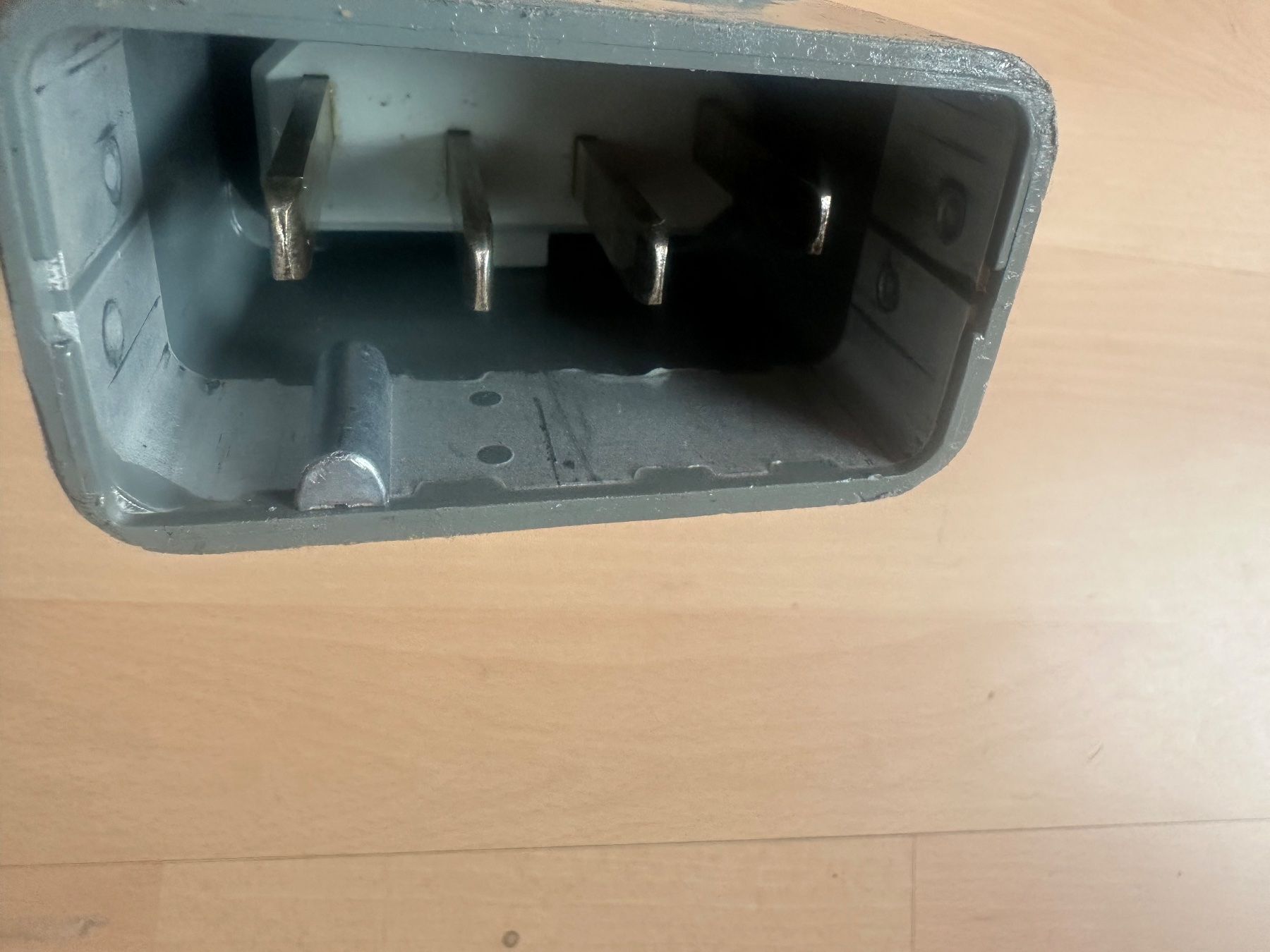 Spine: Stecker J 40 4 Polig CMC – Usato da Huttwil venduto da Bolpa 3
