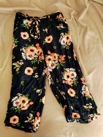 ONLY Sommerhose 7/8, Gr. 38, Blumenmuster