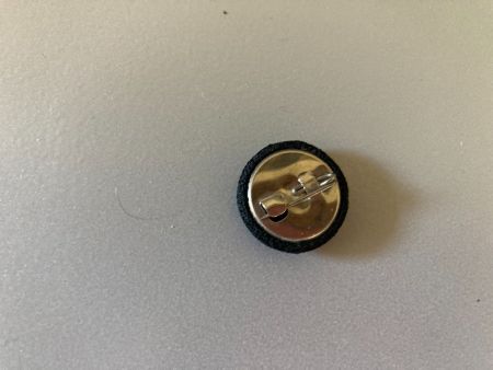 Ansteckbutton schwarz Stoff Grösse S guter Zustand