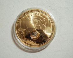 Vergoldete Gedenkmedaille Gotthardo mit Steinen - 2017