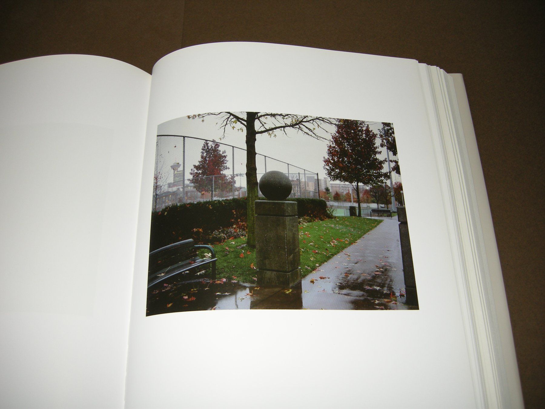Bücher: Jeff Wall - Catalogue Raisonné 1978 - 2004 / Rares Buch – Gebraucht aus Aarau von Pearlz 7