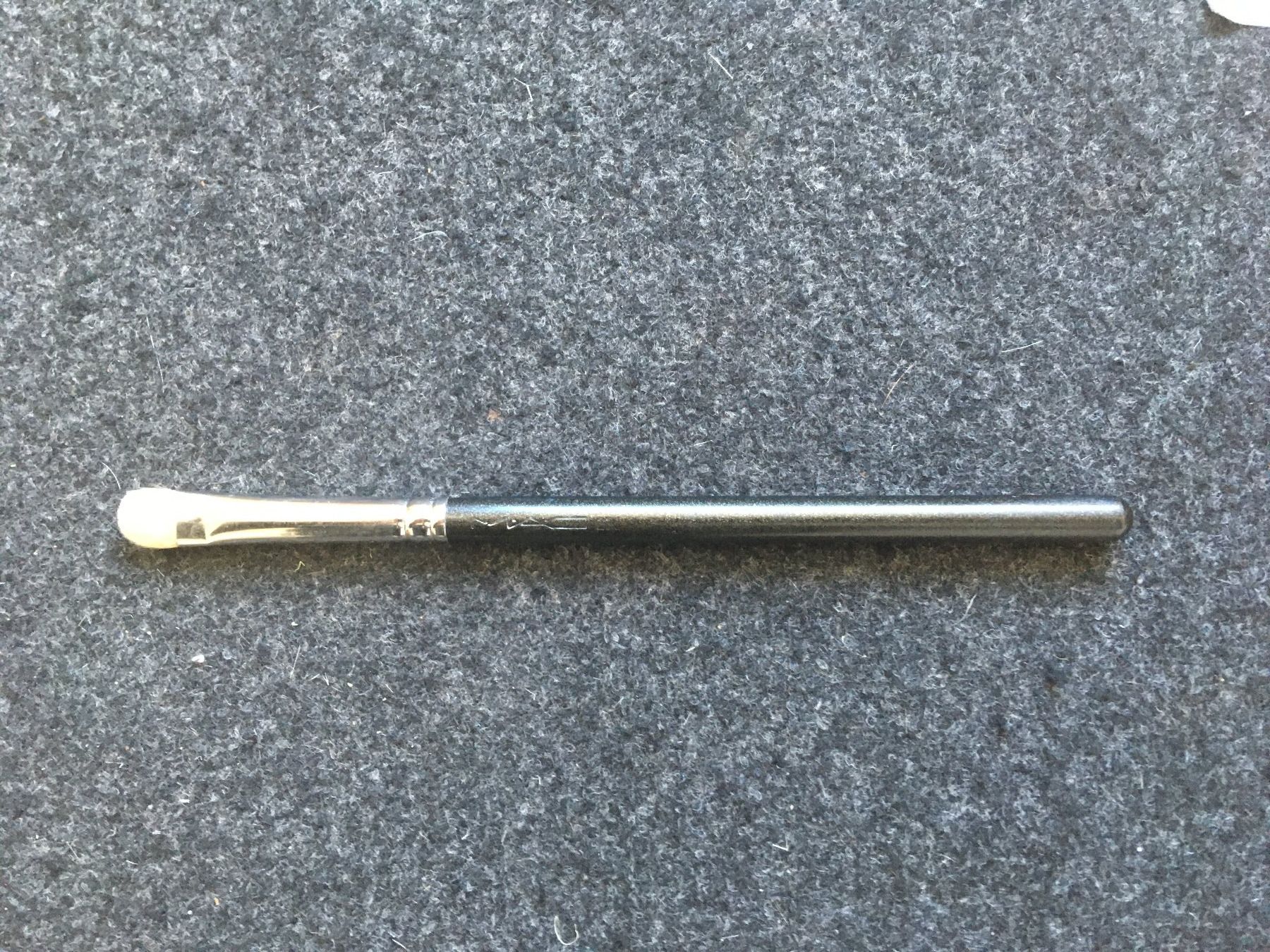 Make-up: Mac 239 eye shading brush – Usato da Bern venduto da Leer.gut
