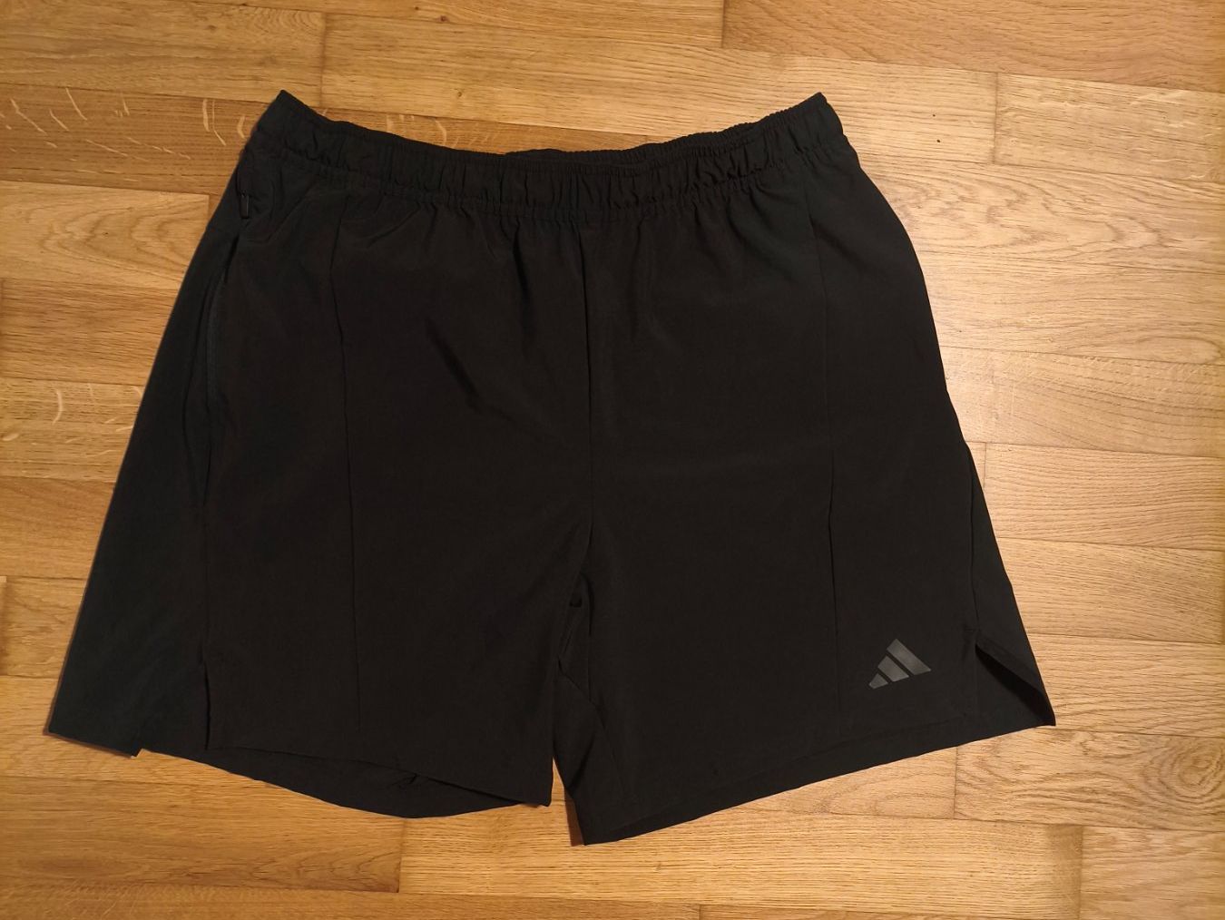 Adidas Pantaloni: Adidas shorts – Nuovo (secondo la descrizione) da Zürich venduto da gds90