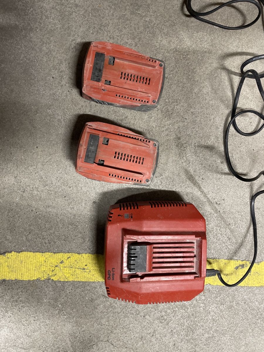 Hilti Caricatori & Batterie: Hilti Akku Set – Usato da Einsiedeln venduto da Shkurte_K
