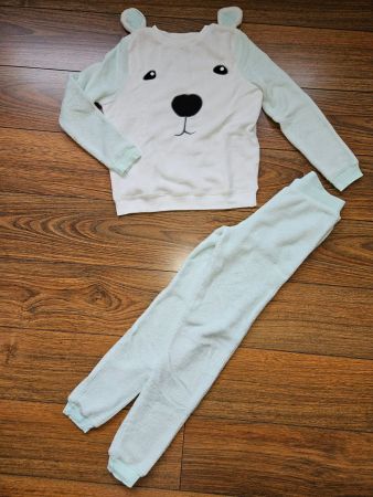 Kuschliges Pyjama Gr. 152 (XS)