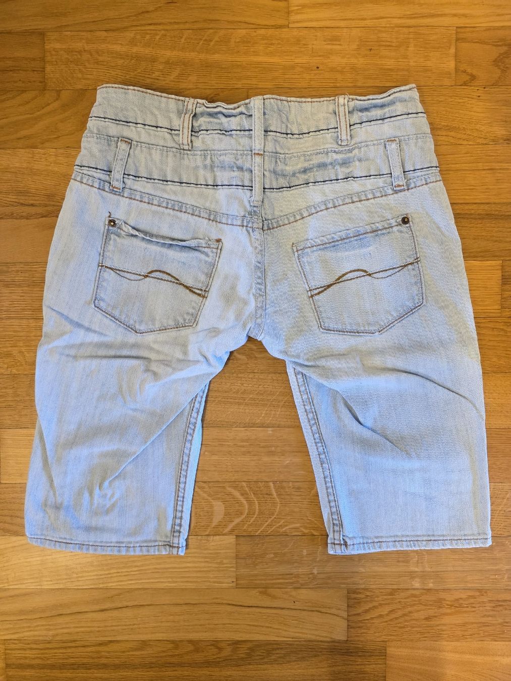 Jeans: Kurze Damen Jeans – Gebraucht aus Rothrist von Dip306 2