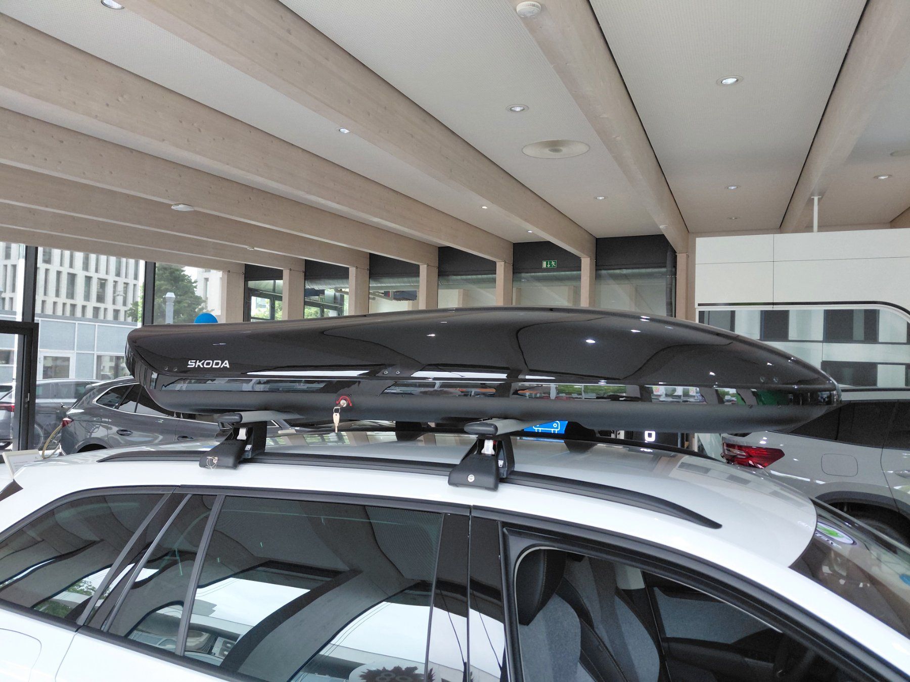 Box da tetto: SKODA DACHBOX 380 L SCHWARZ – Nuovo (secondo la descrizione) da Bern venduto da amagbern 1