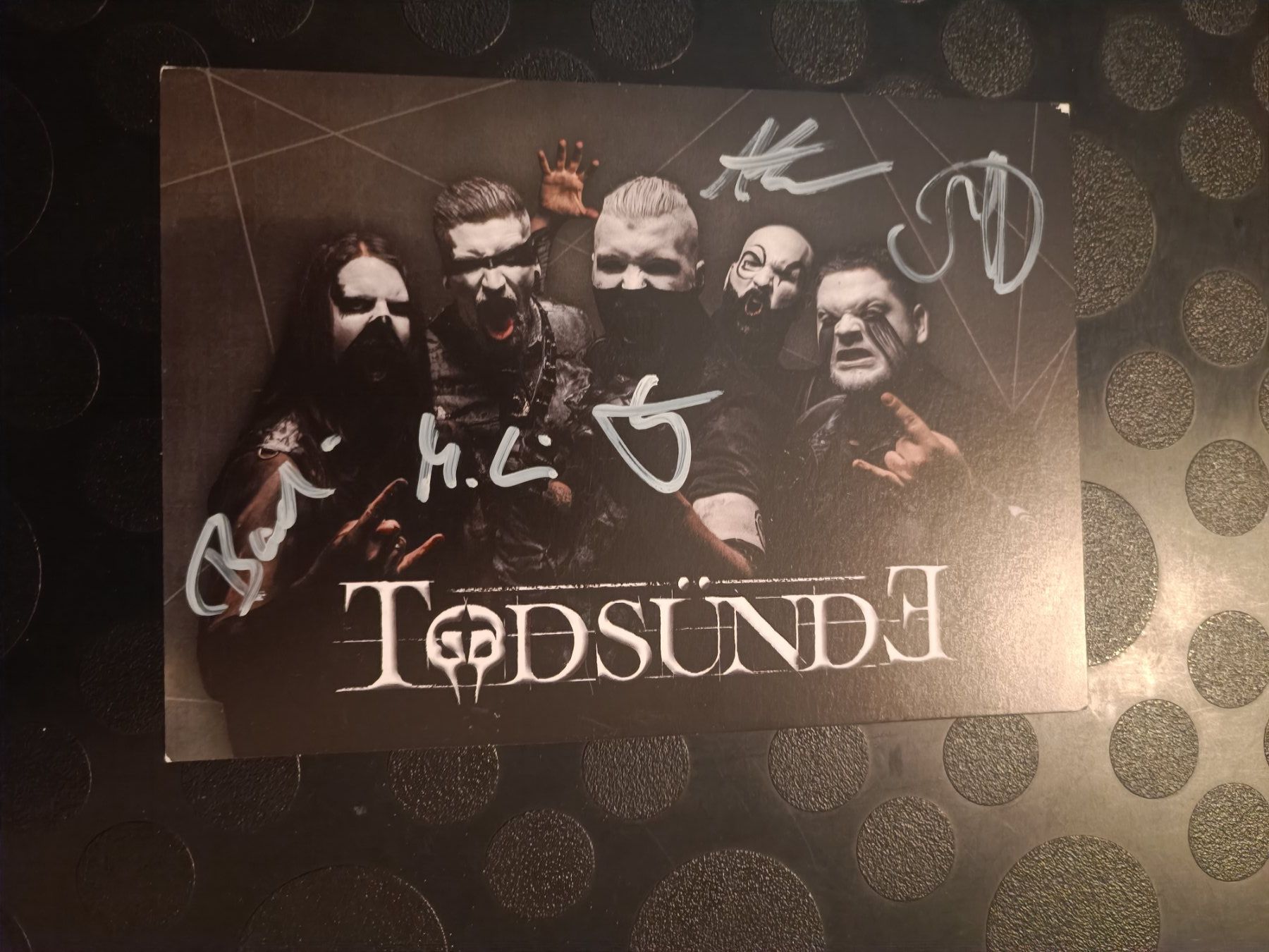 Autografi: Todsünde - handsignierte Autogrammkarte – Usato da Menziken venduto da Artographs