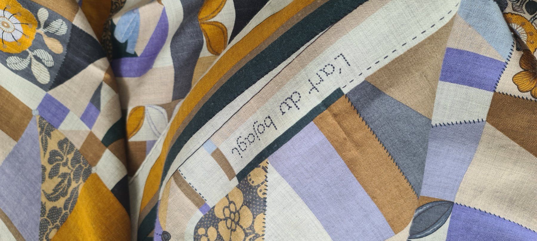 Hermès Foulard & Sciarpe: Hermès Kaschmir/Seide Tuch – Usato da Ostermundigen venduto da louisetcoco13 4