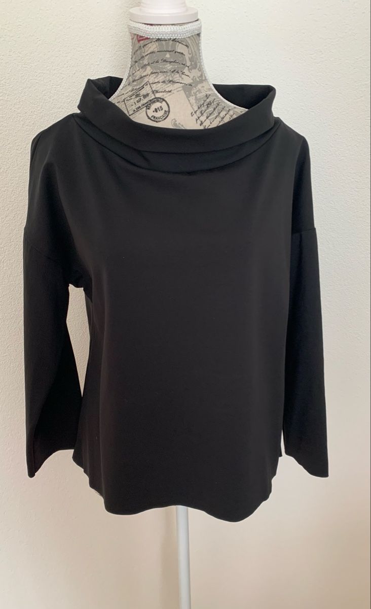 T-Shirts: Elegantes Shirt Grösse S, schwarz – Neu (gemäss Beschreibung) aus Herisau von mikeho2000