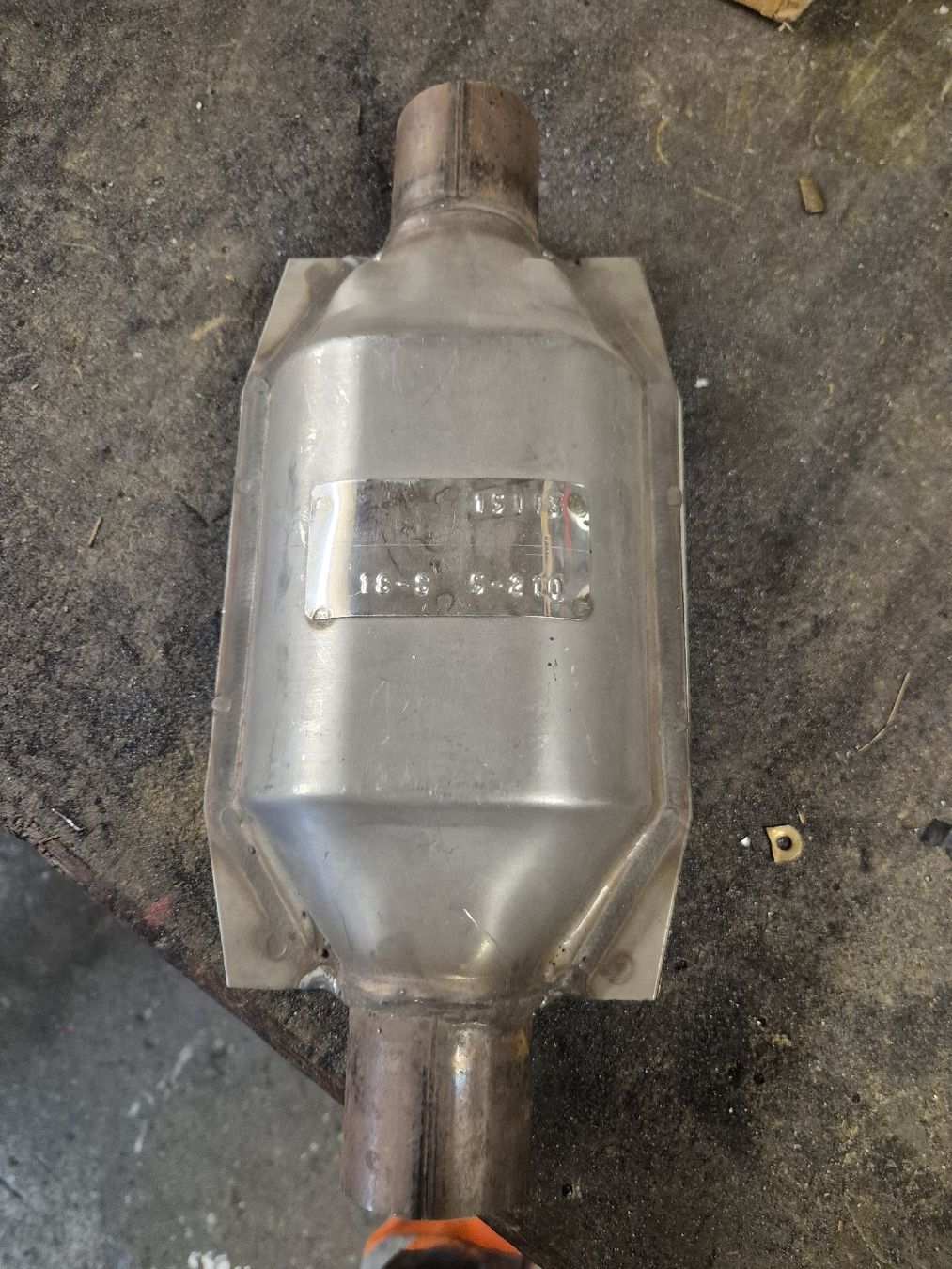 Volkswagen Sistemi di scarico: Katalisator vermutlich golf 1-2 – Nuovo (secondo la descrizione) da Brienzwiler venduto da Bambus9197