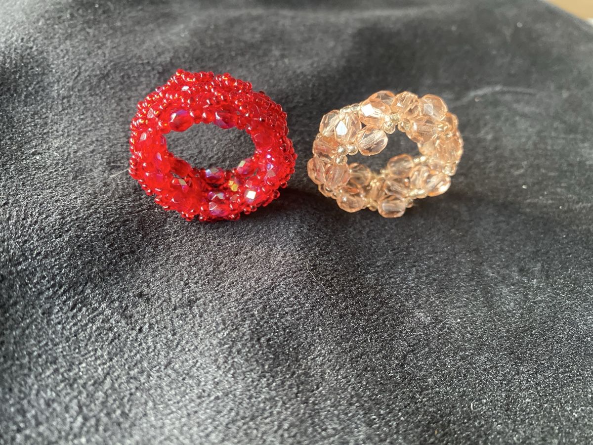 Ringe: 2 Perlenringe, rot & rosa, Grösse  65 – Gebraucht aus Läufelfingen von Alles_Garantie