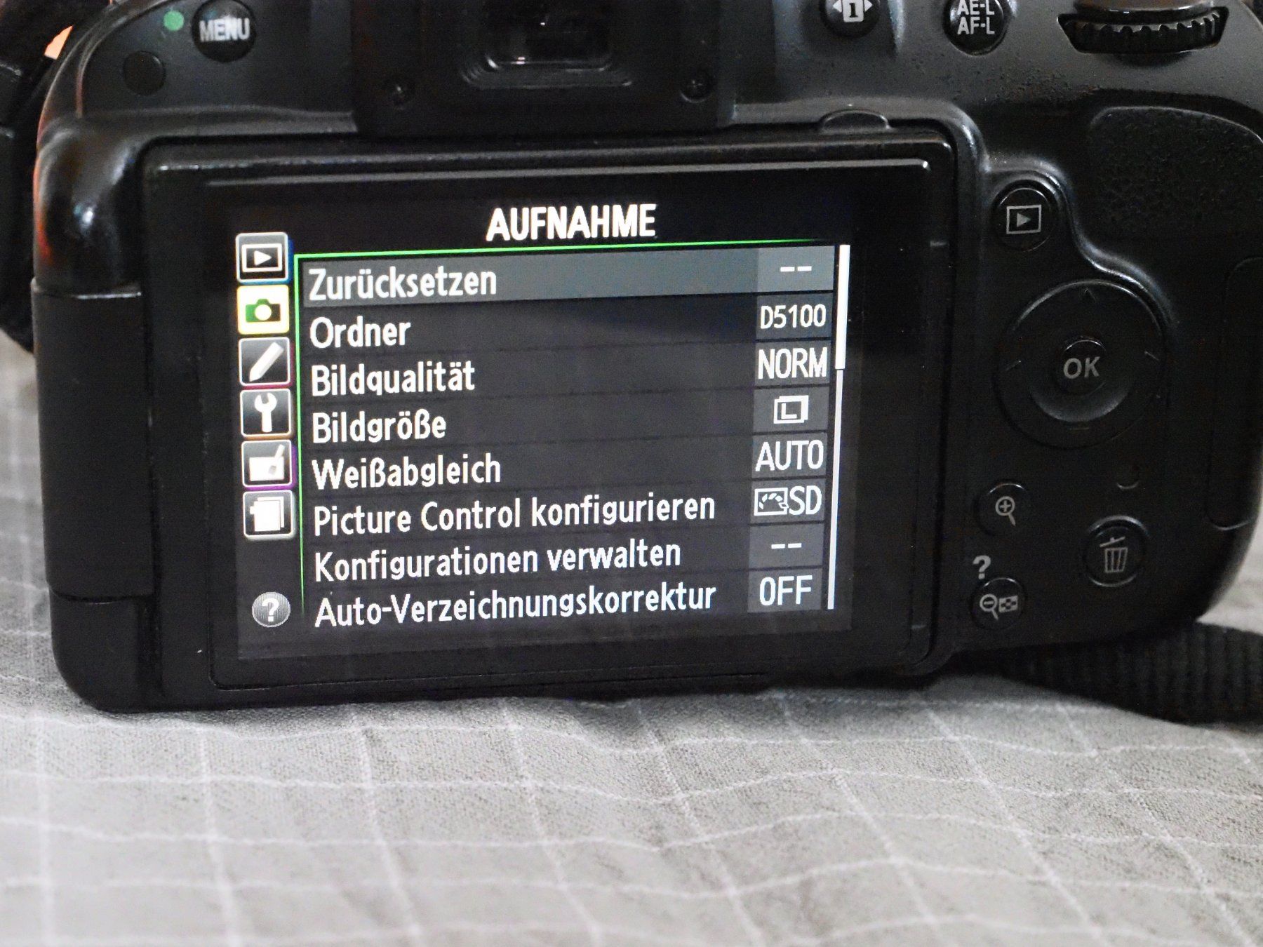 Nikon Fotocamera: Nikon Kamera D5100 mit passenden Bücher – Usato da Landschlacht venduto da Ekkesir 7