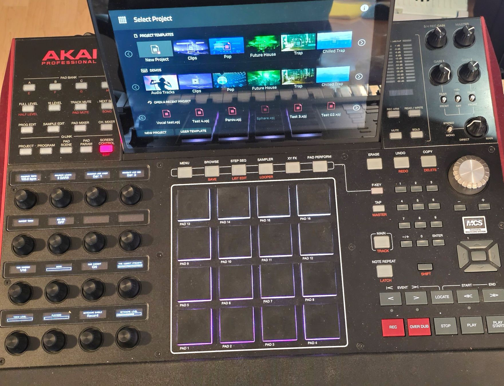 Akai Musikinstrumente: Akai MPC X mit Transportbag – Gebraucht aus dietikon von Pfann1 1