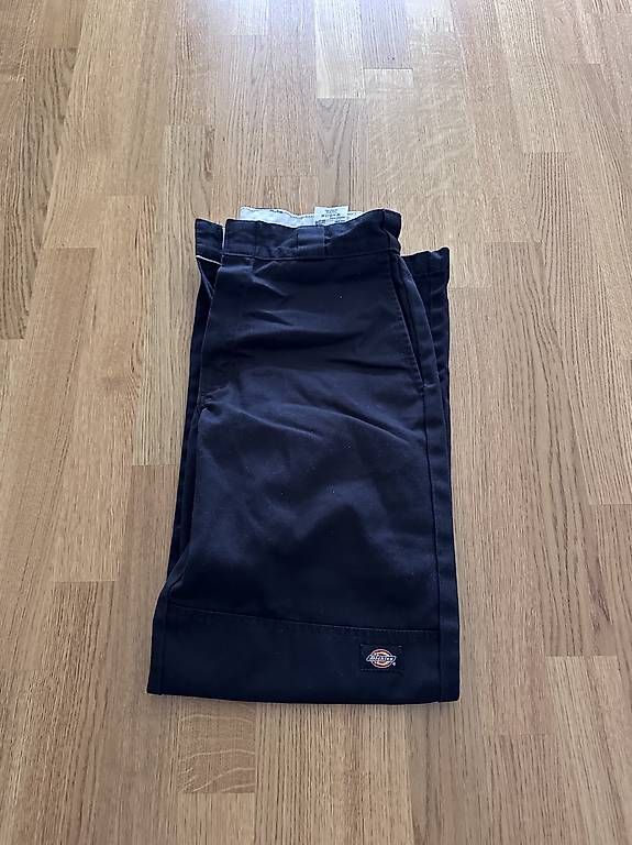 Pantaloni: Schwarze Dickies Hose – Usato da Bottmingen venduto da SemirKaeslin