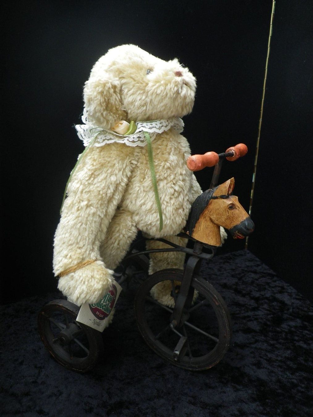 Statuette: Teddy auf Dreirad mit Pferdekopf – Usato da Reinach BL venduto da Annodomini 1