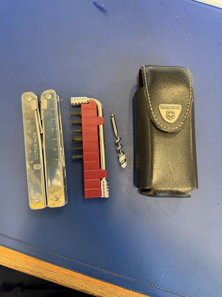 Victorinox Coltelli tascabile: Multitool Victorinox SwissTool mit Bitset Lederetui gebrauch – Usato da Strengelbach venduto da RaenAntikDesign