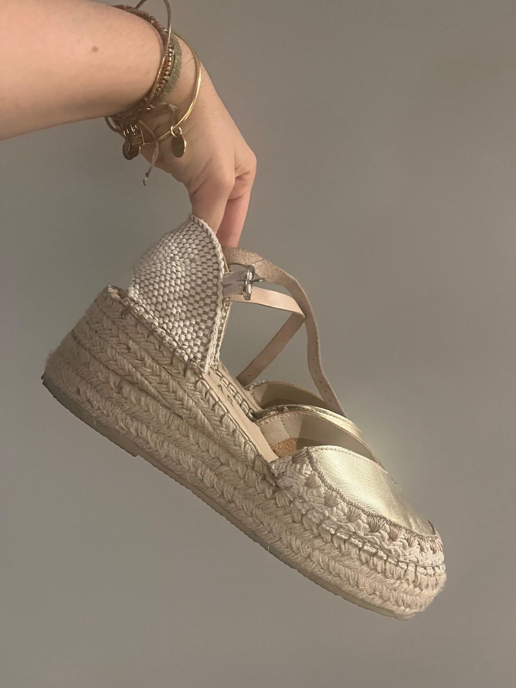 Scarpe da donna: Fabiolas Metallic Leather Espadrille With Wedge Heel – Nuovo (secondo la descrizione) da Sorengo venduto da cle_p7z5 2