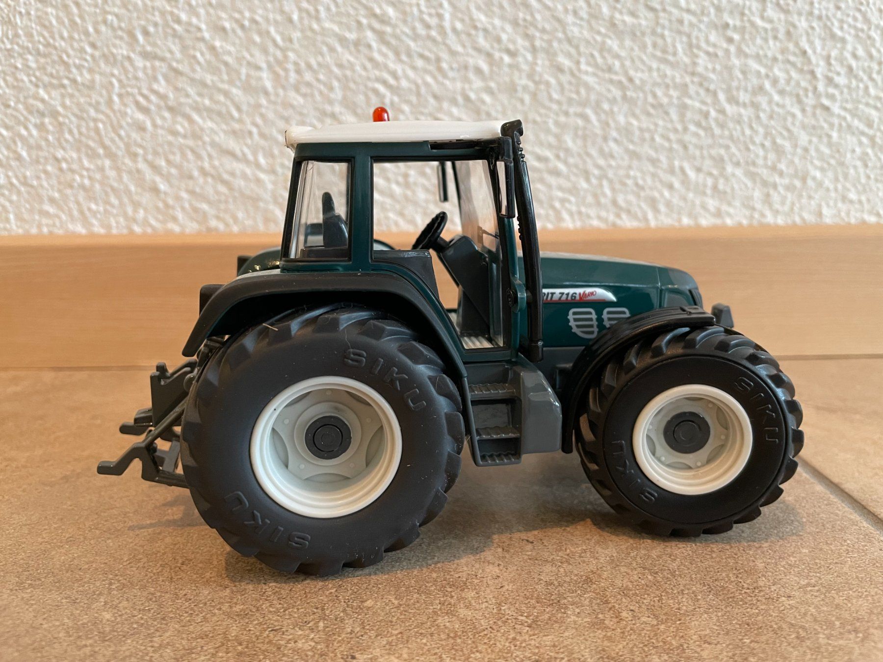Fendt Trattori: SIKU Fendt 716 Vario – Nuovo e nell'imballaggio originale da Kreuzlingen venduto da Stefan1150 2