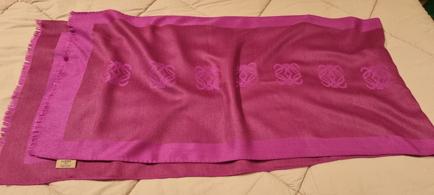 Loewe Foulard & Sciarpe: LOEWE Echarpe / étole femme – Usato da Borex venduto da mab_28bf 2