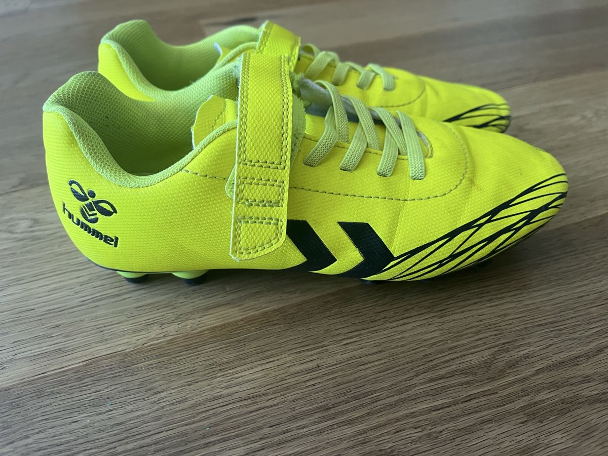 Nike Schuhe für Jungen: Fussballschuhe - 3 Paar  – Gebraucht aus Egg b. Zürich von Camila80 7