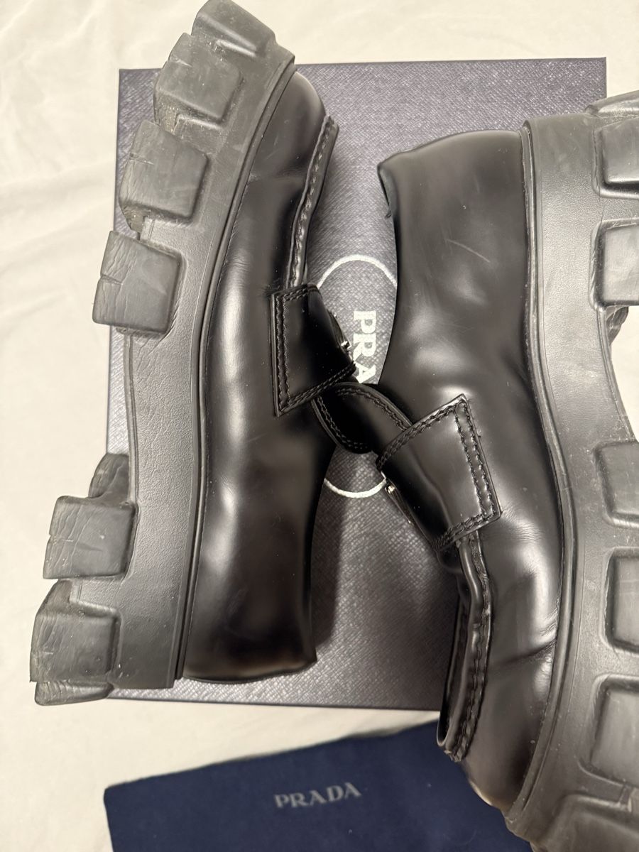 Chaussures hommes: Prada Monolith Leather Loafers – D'occasion à Morges par  7
