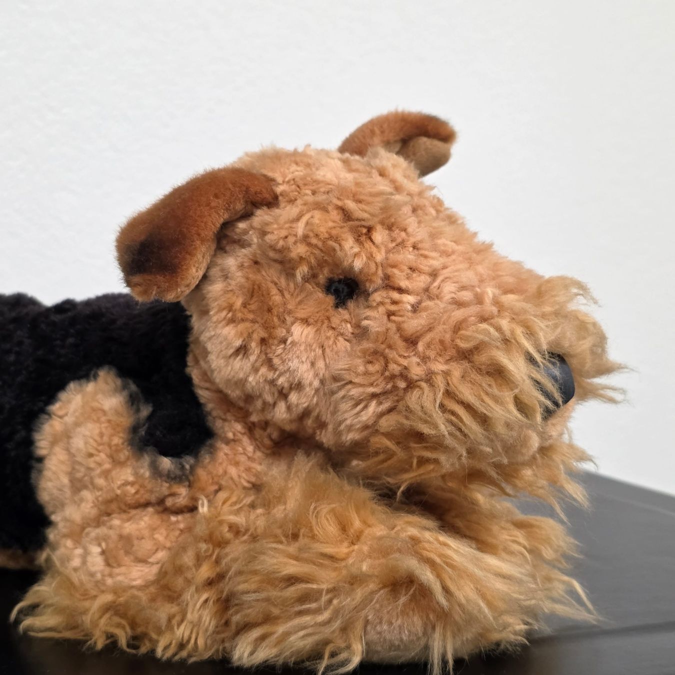 Giocattoli: Plüschtier Airedale Terrier liegend – Usato da Rheinsulz venduto da Dred 4