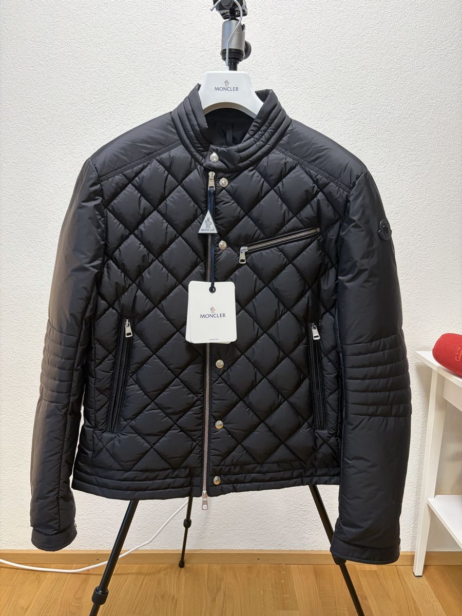 Moncler Giacche: Moncler Vulpie short down jacket  Size 3  Color : black – Nuovo e nell'imballaggio originale da Zermatt venduto da add_c7sr