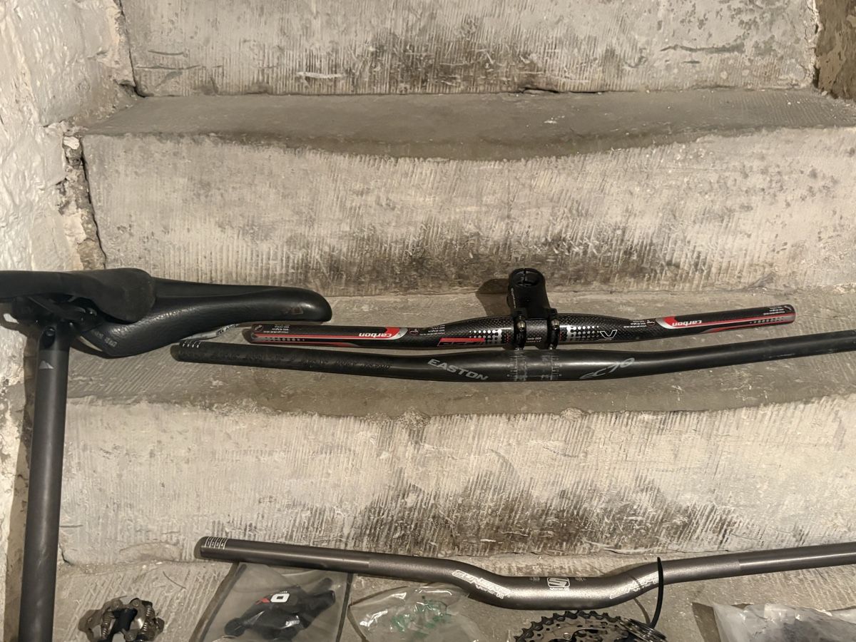 Pezzi di ricambio: Konvolut Biketeile – Usato da Burgdorf venduto da Hobby31
