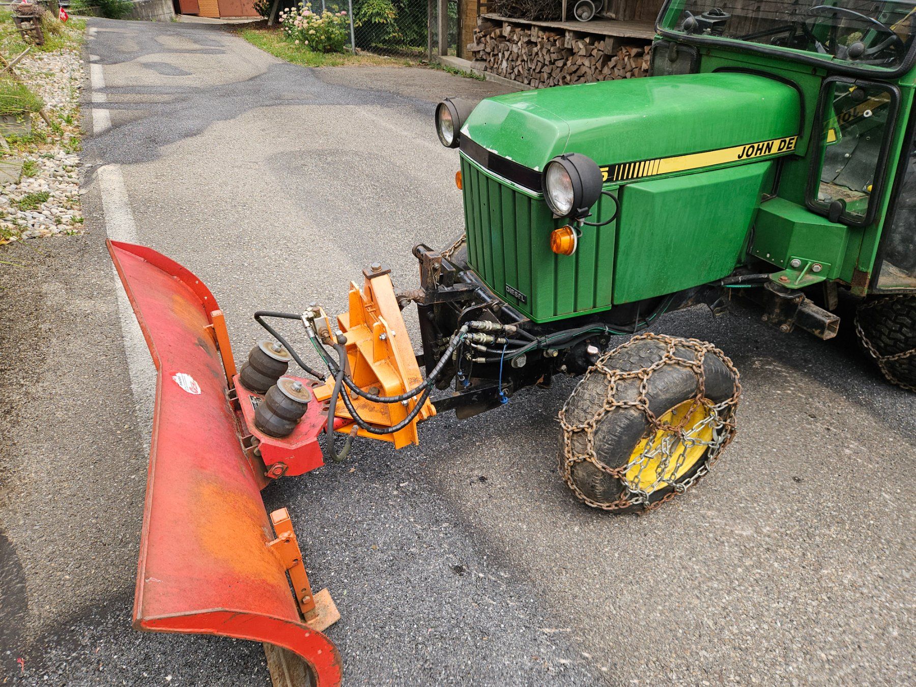 John Deere Traktoren: John Deere mit Schneepflug – Gebraucht aus Oberburg von oberburger 1