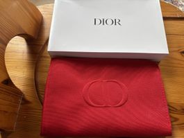 Dior Rot Clutch Tasche mit Box — Elegantes Sommeraccessoire!