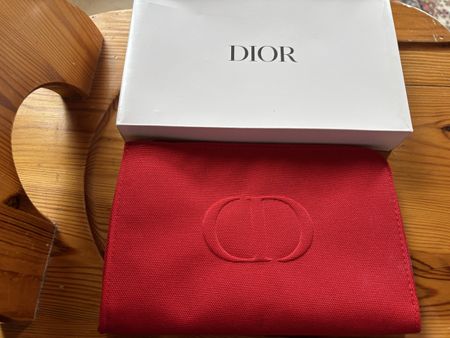 Dior Rot Clutch Tasche mit Box — Elegantes Sommeraccessoire!