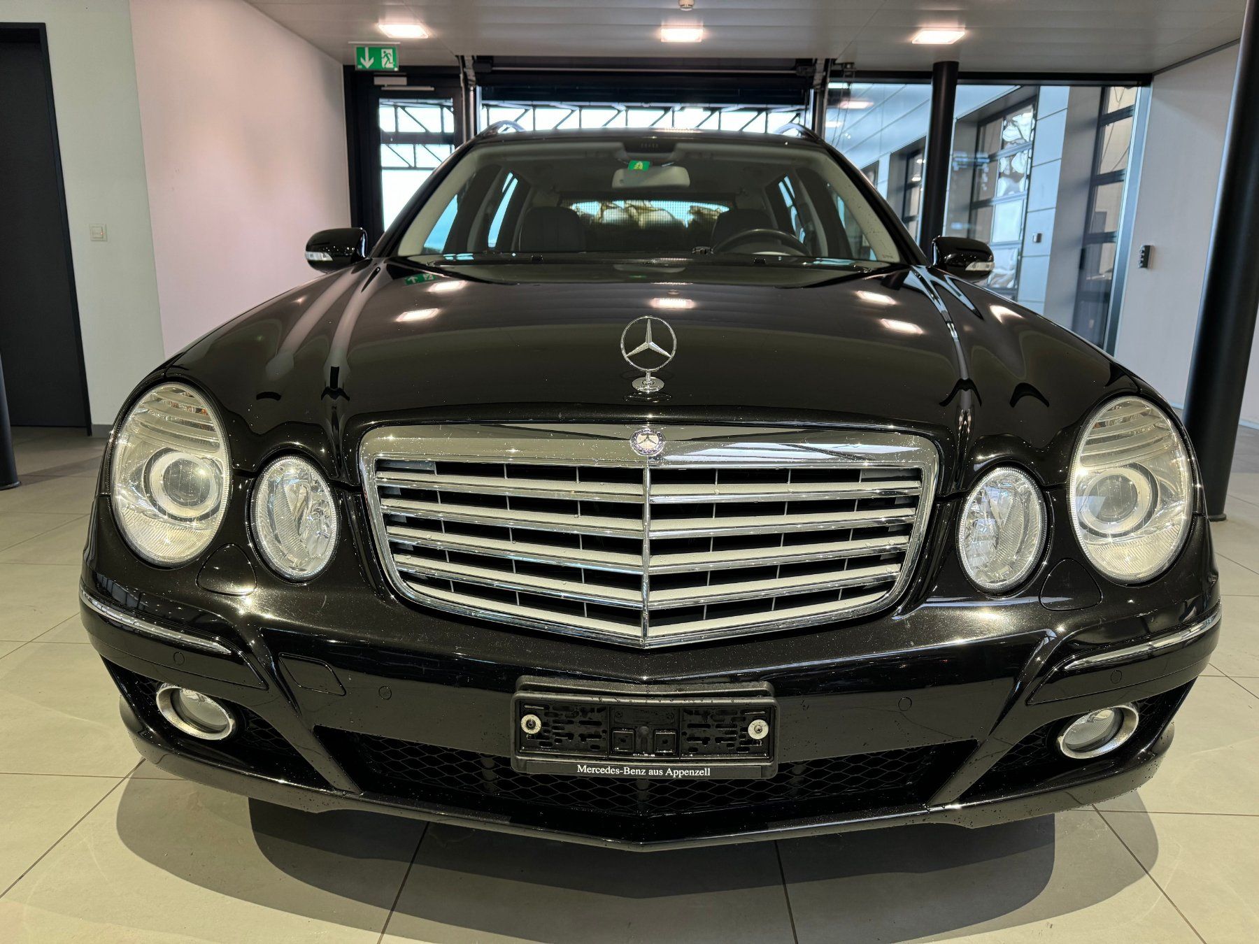 Mercedes-Benz Autos: Mercedes-Benz E 350 Elégance 4Matic – Gebraucht aus St. Gallen von  8