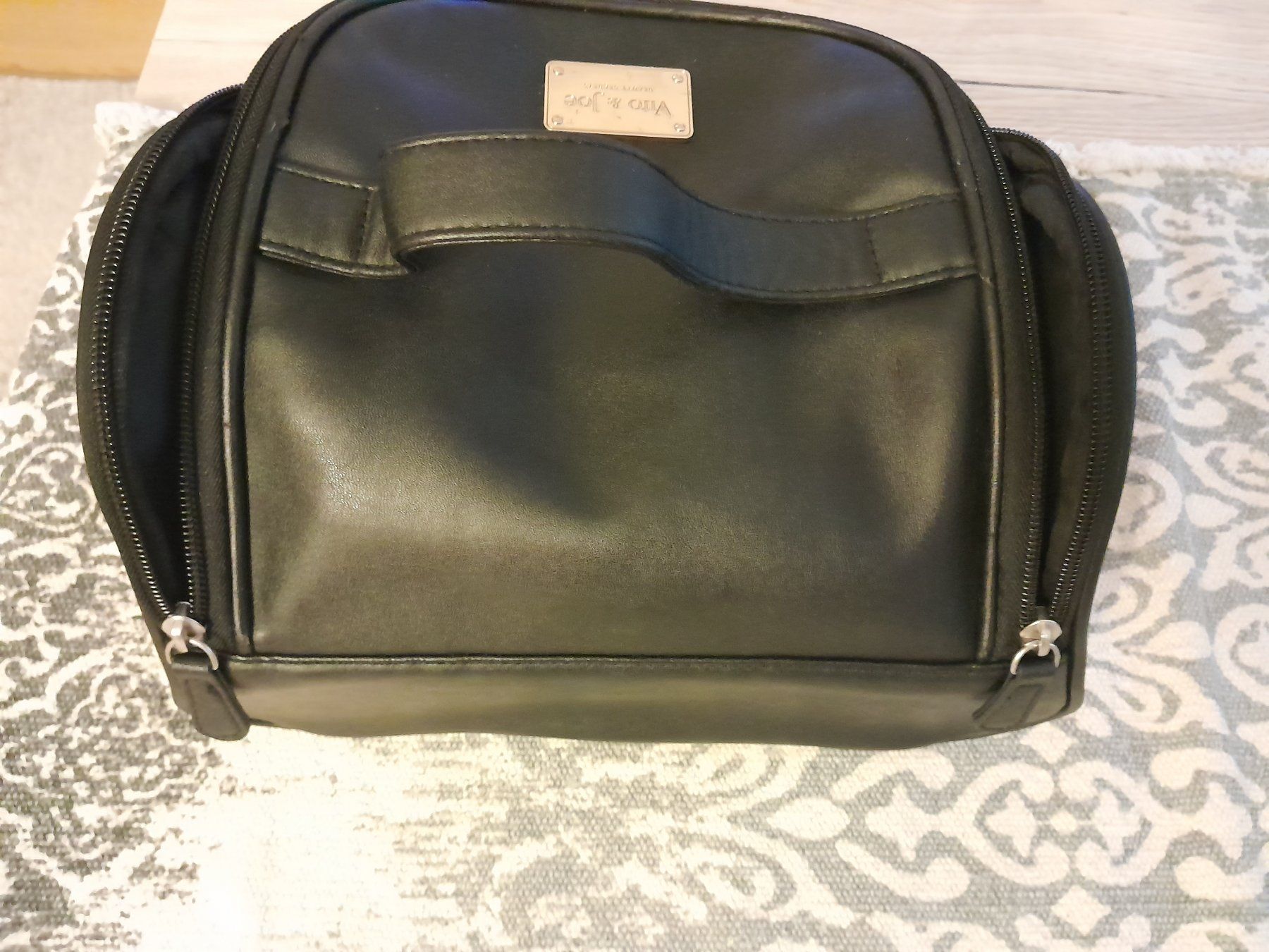 Custodie per cosmetici: Necessaire/ Kulturtasche Damen schwarz – Usato da Zürich venduto da Sustainability 3