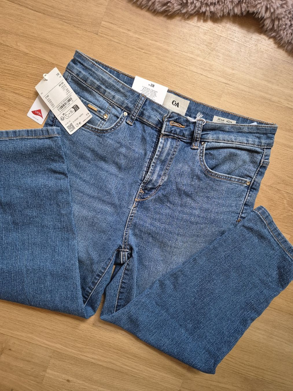 C&A Jeans: C&A Capri Jeans, neu mit Etikett, Gr. 38 – Nuovo e nell'imballaggio originale da Zürich venduto da mit_jz2x 3