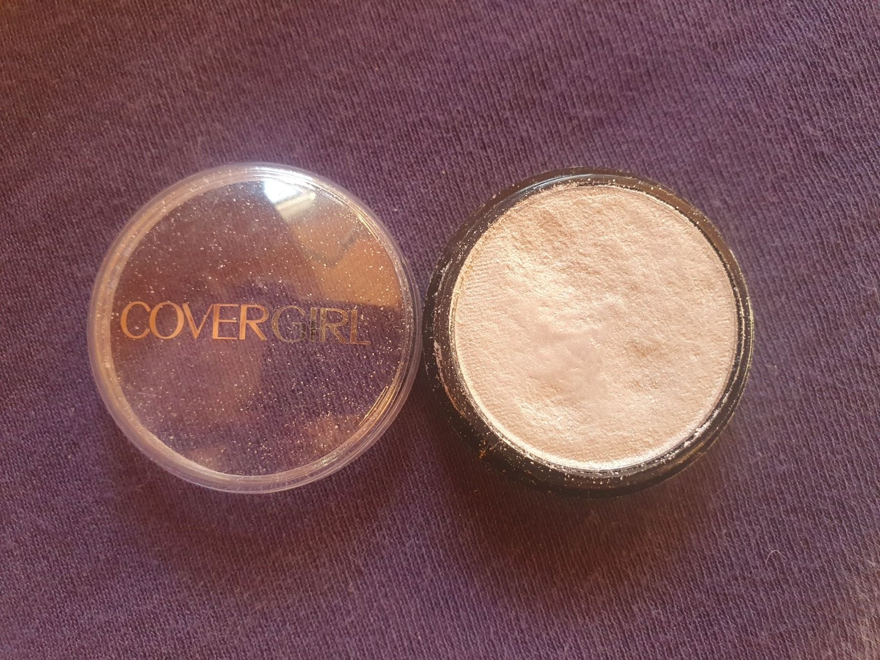 Make-up: Liedschatten Weiss – Usato da Moosseedorf venduto da Sonnenschein..
