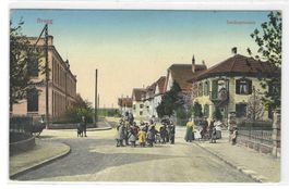 9.X.23Litho BRUGG/Kinder;Wägeli+Eltern posieren Seidenstrass